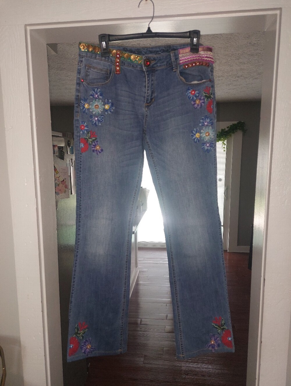 Boho Chic Embroidered Light Wash Women’s Jeans - Floral Detail, Unbranded